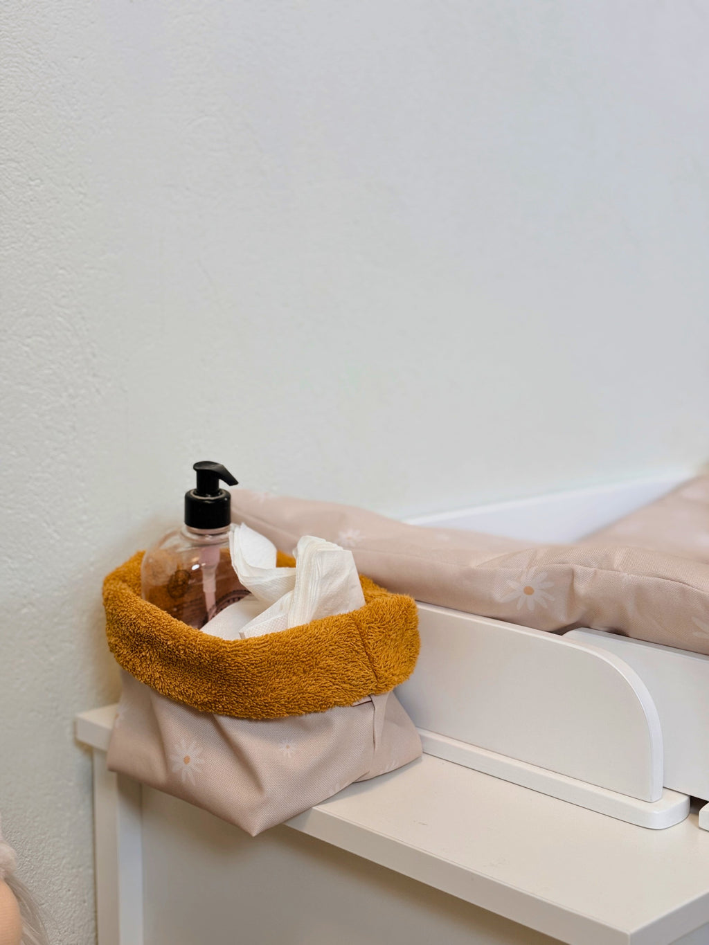 Changing Table Storage Basket